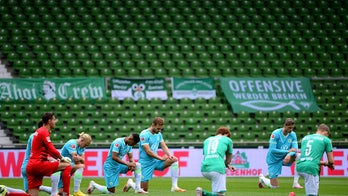 More German teams kneel before games, Wolfsburg beats Werder