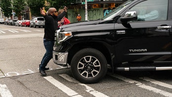 ӣ����Ƶ' Dan Springer, crew accosted by agitators at Seattle's CHOP