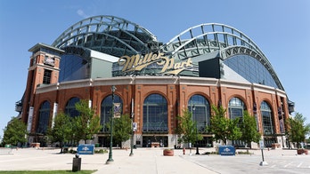 Milwaukee scraps early voting plans at Fiserv, Miller Park