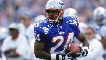 Patriots great responds to Peyton Manning's bugged locker claim with 'shower' mocking