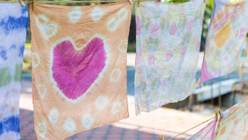 How to tie-dye at home this summer