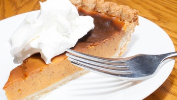 Minnesota woman bakes 'sacred' Sweet Potato Comfort Pies for mourning community: 'Remember to eat, pray and love'