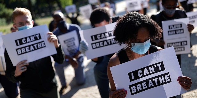 People protest against the death in Minneapolis police custody of George Floyd, next to the U.S. embassy in Paris, France, June 1, 2020. (Reuters/Christian Hartmann)