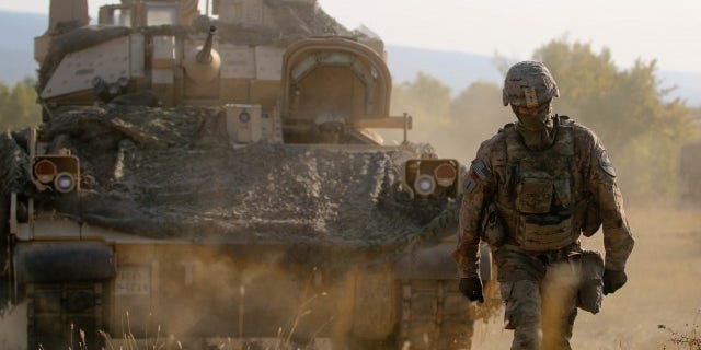 U.S. Army Sgt. 1st Class Chez Carter, assigned to Alpha Company, 2nd Battalion, 5th Cavalry Regiment, 1st Armored Brigade Combat Team, 1st Cavalry Division ground guides a M2A3 Bradley Fighting Vehicle during a Table XII Live Fire Exercise, Novo Selo.