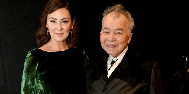 Fiona Whelan Prine detailed her final moments with late husband John Prine, who died due to the coronavirus in April.