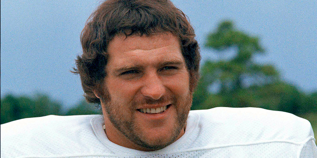 Miami Dolphins running back Jim Kiick is seen in a 1973 photo. (Associated Press)