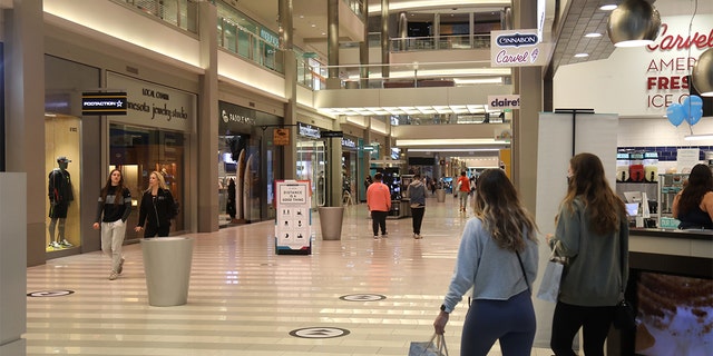 the walking store mall of america