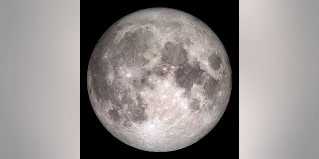 从NASA的Lunar Reconnaissance Orbiter航天器上的摄像机所看到的月亮的近侧。 (NASA / GSFC /亚利桑那州立大学)
