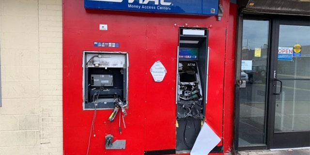 One of several damaged ATMs in Philadelphia. (Courtesy Laura Dawn Johnson/Twitter @LaurenDawnFox29)