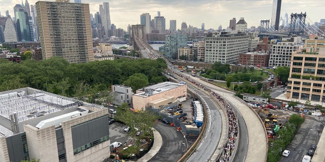 Thousands cross NYC’s Brooklyn Bridge as George Floyd protests continue Thousands cross NYC’s Brooklyn Bridge as George Floyd protests continue