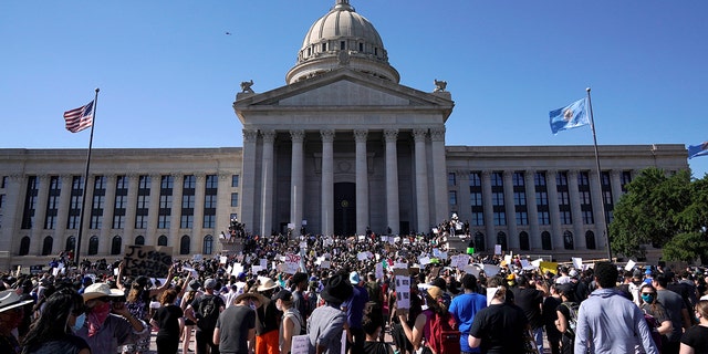 Oklahoma Deputies Take A Knee In Solidarity Hug Protesters Demanding Justice For George Floyd 0770