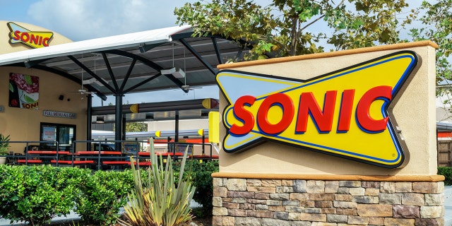 Sonic has updated its mobile app so customers at 1,000 locations can tip their carhops. (iStock)