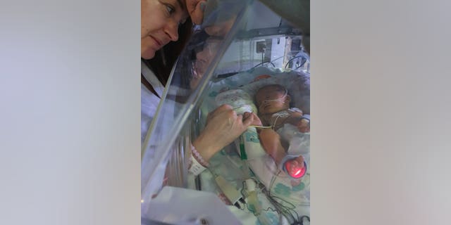 Robyn Theaker in the hospital. (SWNS)
