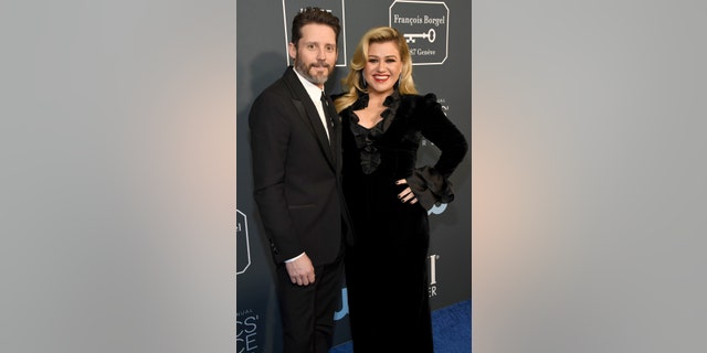 (L-R) Brandon Blackstock and Kelly Clarkson attend the 25th Annual Critics' Choice Awards at Barker Hangar on Jan. 12, 2020 in Santa Monica, Calif.