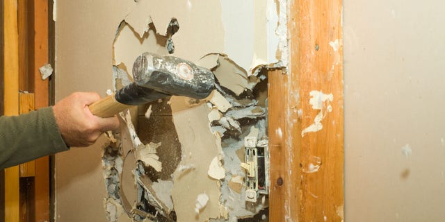 During a renovation, builder Darren Cross found notes left by the house's former residents in 1987.