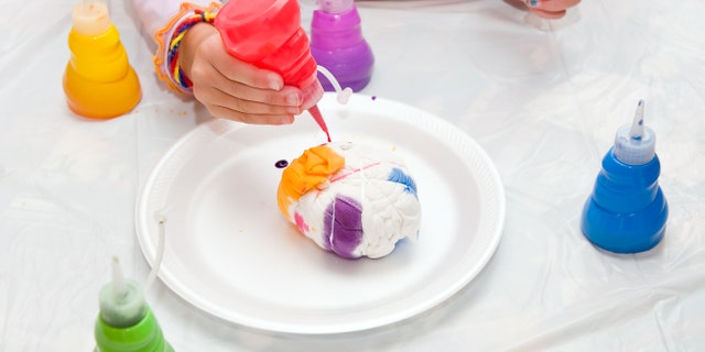 Chelsea Briner, author and blogger of Sew Simple Home, shared tips and tricks for tie-dying at home this summer, an easy family activity that’s fun for all ages.