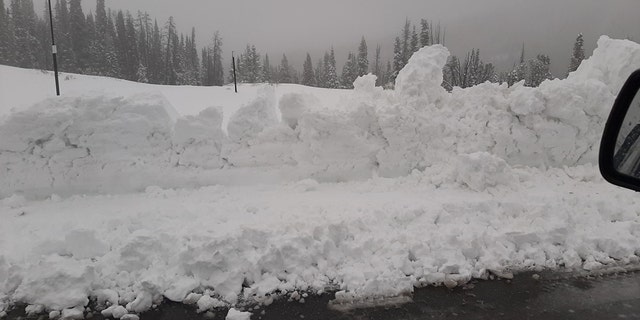 Heavy snow fell in Idaho on Wednesday morning, cuasing some vehicles to get stuck as up to 10 inches of snow was reported in some locations.