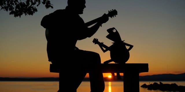 John Marshall singing with Kermit in a fun selfie. (Credit: SWNS)