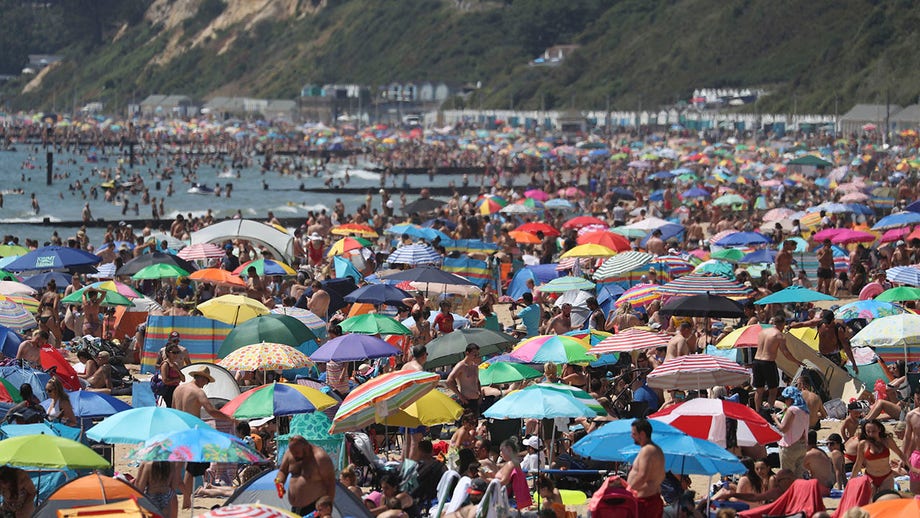 Thousands flocking to English beaches trigger 'major incident' response as coronavirus rules ignored