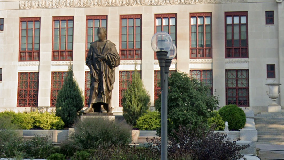 Columbus, Ohio, to remove Christopher Columbus statue