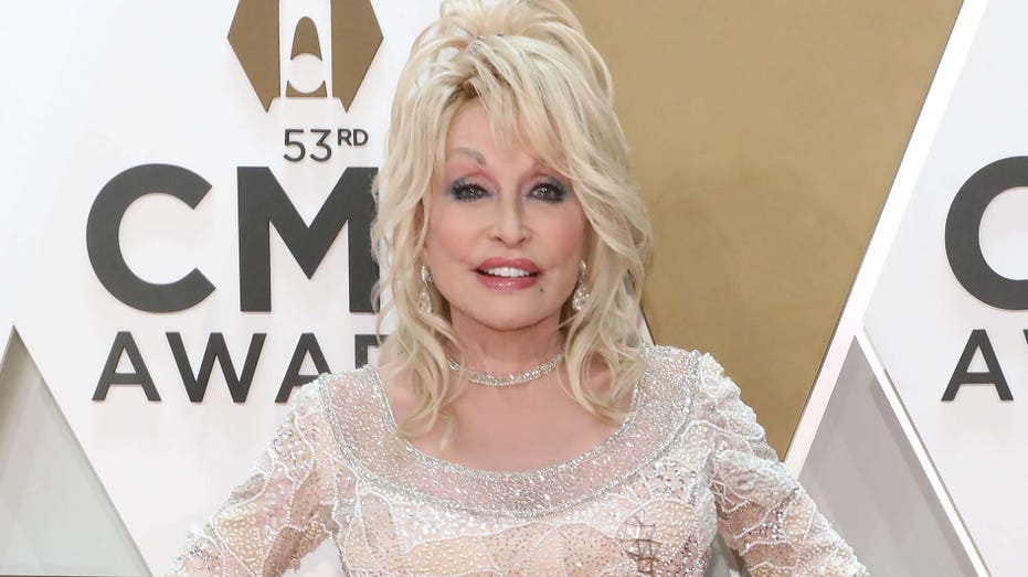 Dolly Parton CMA