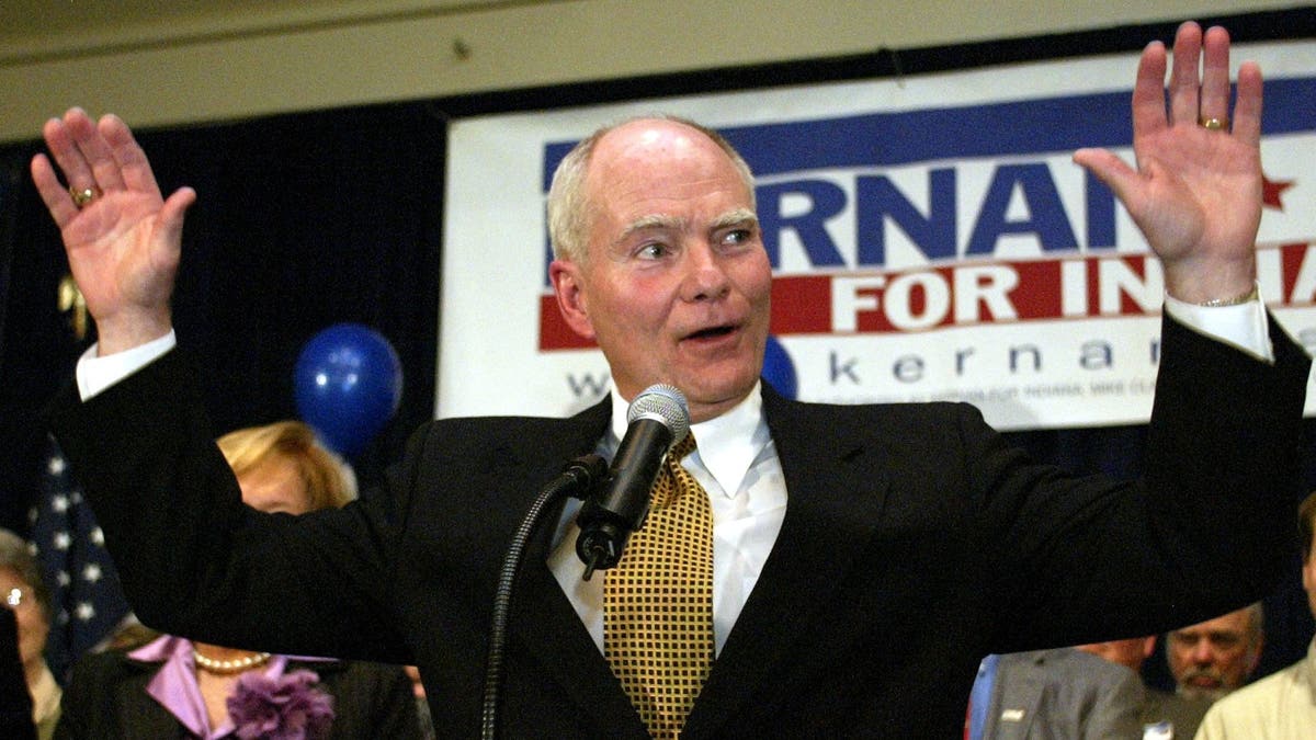 FILE - In this Tuesday, Nov. 2, 2004, file photo, Indiana Gov. Joe Kernan acknowledges the applause of supporters as he concedes to Republican challenger Mitch Daniels in the race for governor in Indianapolis. Kernan has died at age 74. His governor's office chief of staff says Kernan died early Wednesday, July 29, 2020 at a South Bend health care facility. (AP Photo/Michael Conroy, File)