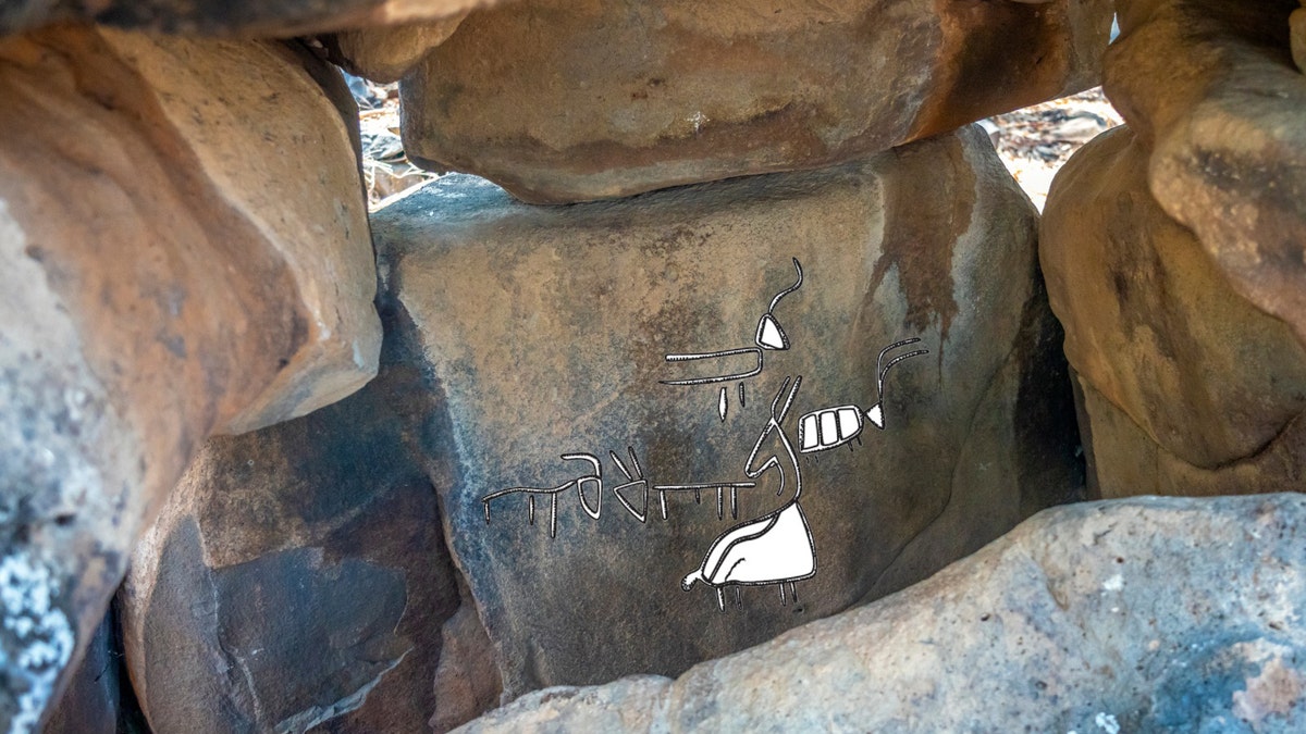 Illustration depicting the dolmen wall murals in the Yehudiya Nature Reserve. Illustration: Hagit Tahan, Israel Antiquities Authority. (Photo: Yaniv Berman, Israel Antiquities Authority)