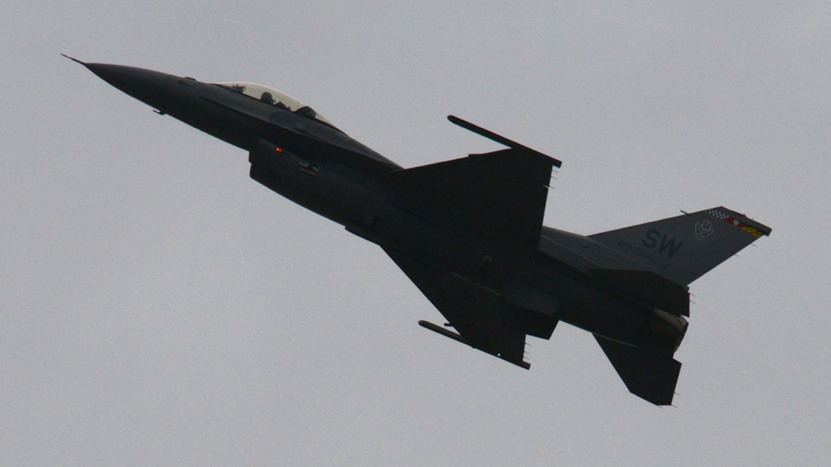 An F-16CM Fighting Falcon, flown by U.S. Air Force Maj. Craig Baker, Air Combat Command Viper Demo Team pilot, flies through the air during a demonstration practice at Shaw Air Force Base, S.C., Jan. 15, 2016. Baker flies to demonstrate the combat capabilities of the F-16, similar to the tactics used while the F-16s are deployed. (U.S. Air Force photo by Airman 1st Class Destinee Dougherty)