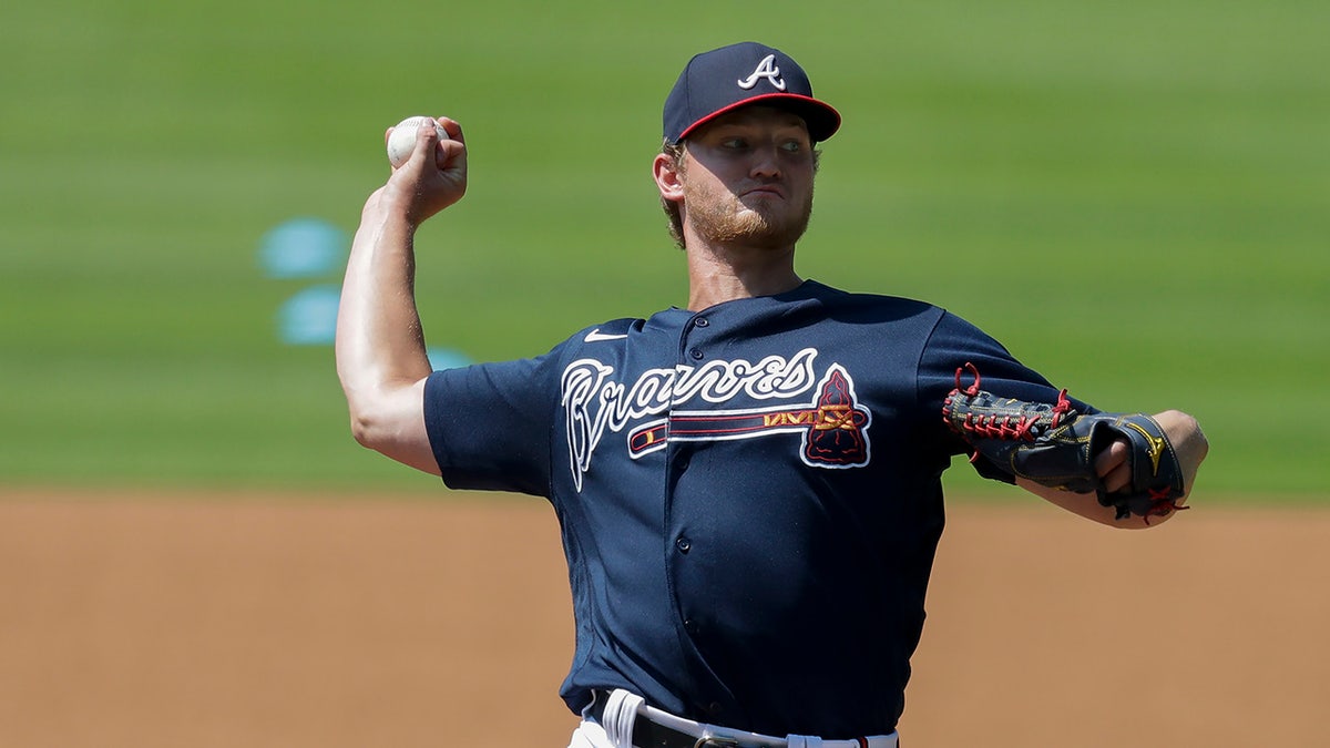 Mike Soroka has to be helped off the field with foot injury vs. Mets (Video)