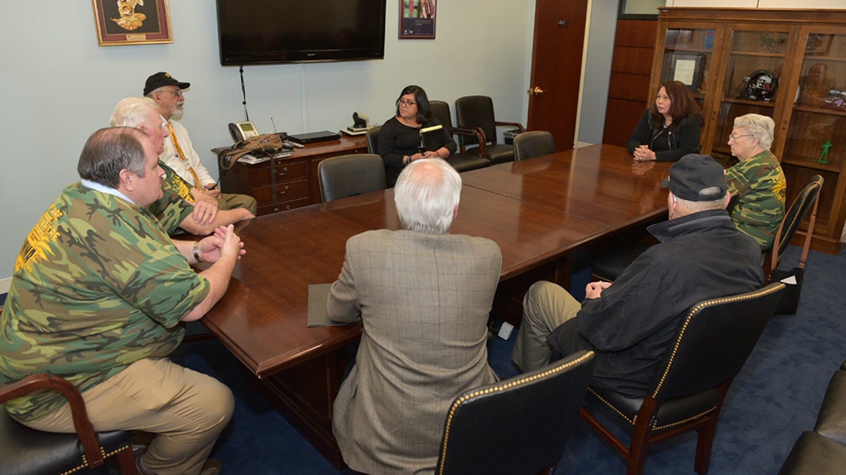 Sen. Tammy Duckworth, D-Ill., meets with members of the United Mineworkers of America (UMWA) on March 1, 2017. Photo courtesy of Sen. Duckworth’s office.