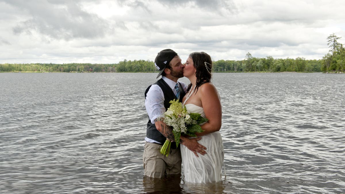 The lighthearted newlyweds, both 35, even used images from the photo shoot fail in their thank-you notes to wedding guests.