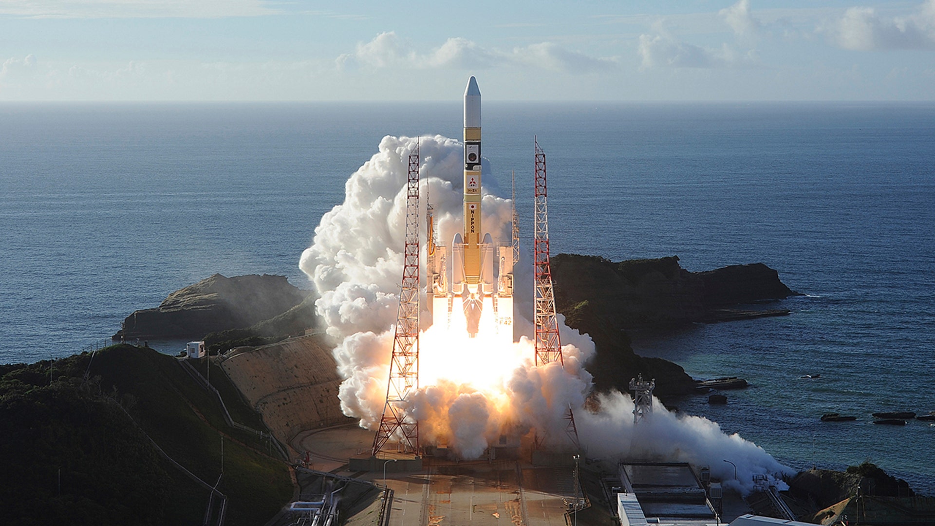 An H-IIA rocket with United Arab Emirates' Mars orbiter Hope lifts off from Tanegashima Space Center in Kagoshima, Japan, July 20, 2020. 