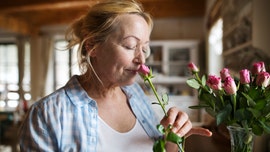 Good sense of smell may indicate lower risk of dementia in older adults: study
