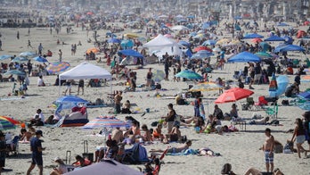 Thousands flock to beaches for holiday weekend as COVID rate soars, but death rate remains stable