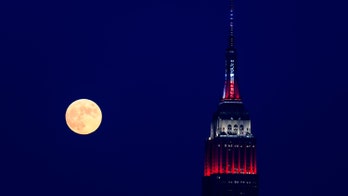 Stunning buck moon thrills skywatchers on Fourth of July