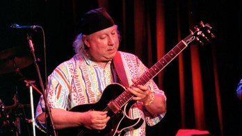 Fleetwood Mac co-founder Peter Green dead at 73