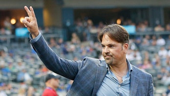 MLB Hall of Famer Mike Piazza on anthem protests: 'I personally believe in standing' but others can kneel