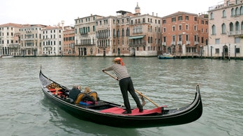 Capacity cut on Venice gondolas due to 'overweight' tourists