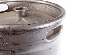 Texas protesters dump beer keg on street to demand bars be allowed to reopen