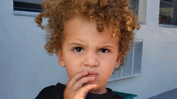 Florida police find tot wandering alone, still seeking parents after 24-hour search