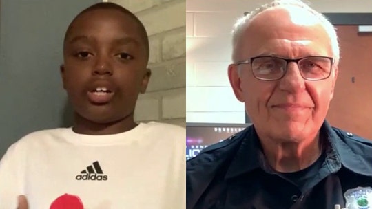 Indiana officer helps 12-year-old with lemonade stand: 'I trust cops'