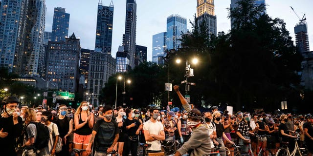 Steve Hilton slams de Blasio’s ‘offensive’ stances on police, protests as ‘performative wokeness’ Steve Hilton slams de Blasio’s ‘offensive’ stances on police, protests as ‘performative wokeness’