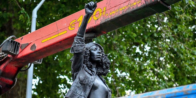 Contractors remove the statue
