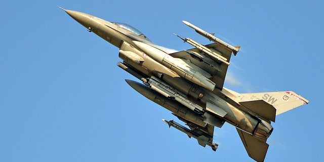An F-16CM Fighting Falcon assigned to the 77th Fighter Squadron flies over Poinsett Electronic Combat Range, Wedgefield, S.C., in 2016. The 20th Fighter Wing says one if its F-16CM Fighting Falcons crashed at Shaw Air Force base late Tuesday night, killing its pilot.