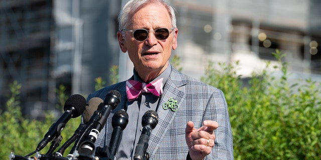 Rep. Earl Blumenauer is proposing that the House grow by another 150 seats so members can better represent their constituents.