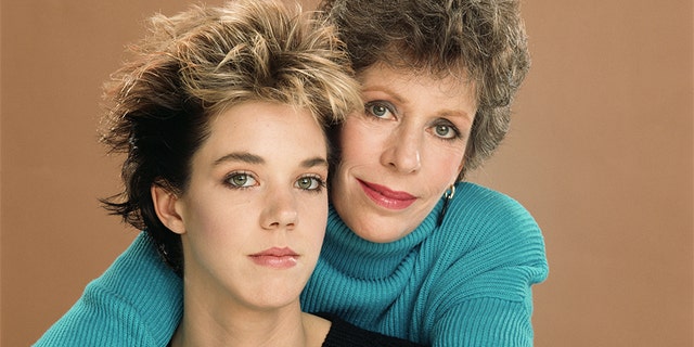 Carol Burnett Remembers Her Late Daughter Carrie Hamilton We Were Joined At The Hip For A While There Fox News