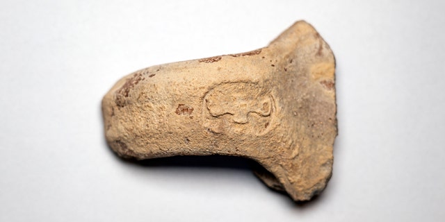 'To the King' - two-winged seal impression.
