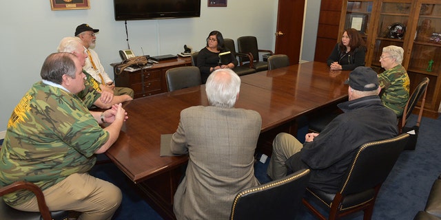 Sen. Tammy Duckworth, D-Ill., meets with members of the United Mineworkers of America (UMWA) on March 1, 2017. Photo courtesy of Sen. Duckworth’s office.