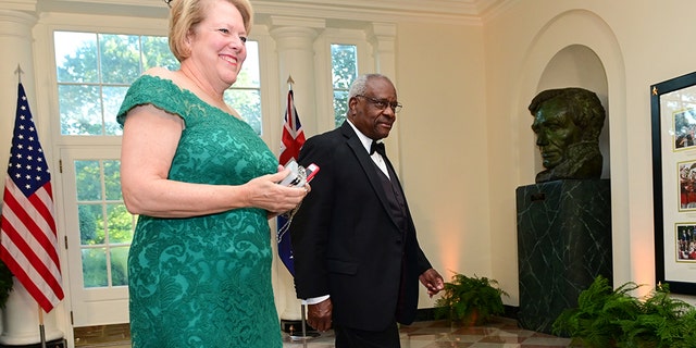U.S. Supreme Court Justice Clarence Thomas arrives with his wife, Ginni Thomas, for a State Dinner for Australia’s Prime Minister Scott Morrison at the White House in Washington, NOI. settembre 20, 2019. REUTERS/Erin Scott - RC1748E2C1B0