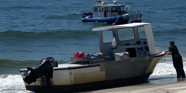 Suspected boat thief arrested in New York after beaching stolen vessel ...